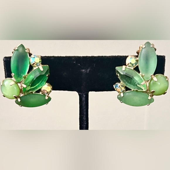 Vintage Green AB Rhinestone Frosted Glass Clip on Earrings - Picture 5 of 5